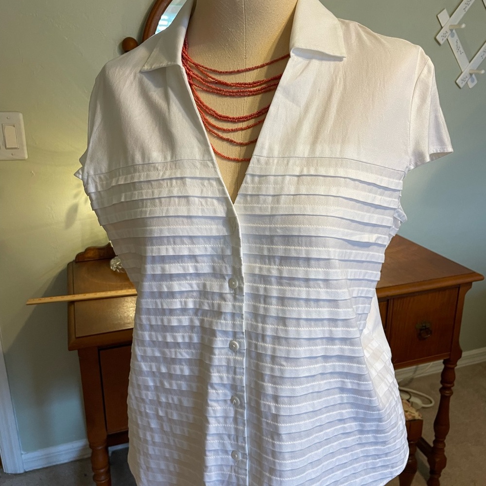 White cotton blouse by Jones New York